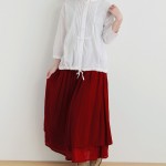 【冷えとりファッション】赤いレイヤードスカートとオフタートルニット